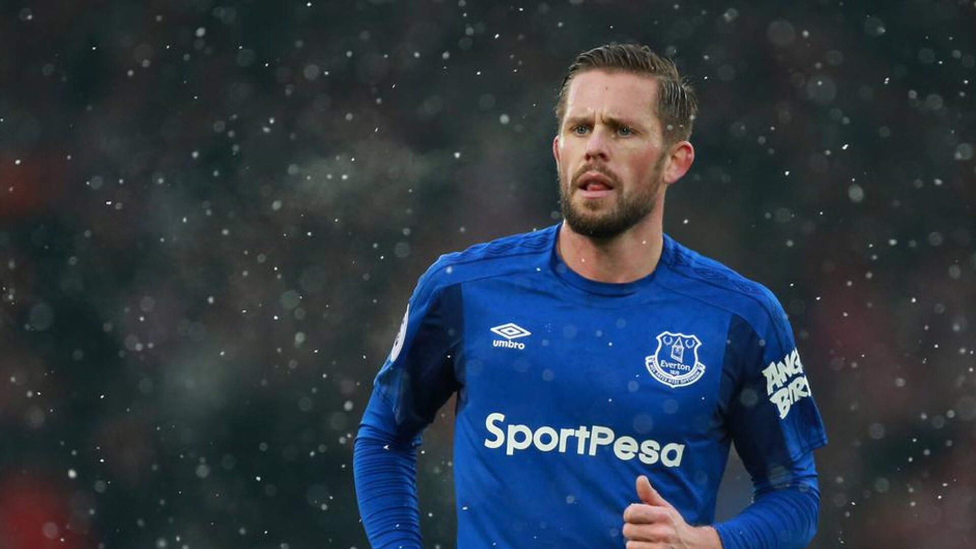 _老鹰队整体表现出色，收获宝贵胜利_，播放老鹰队员